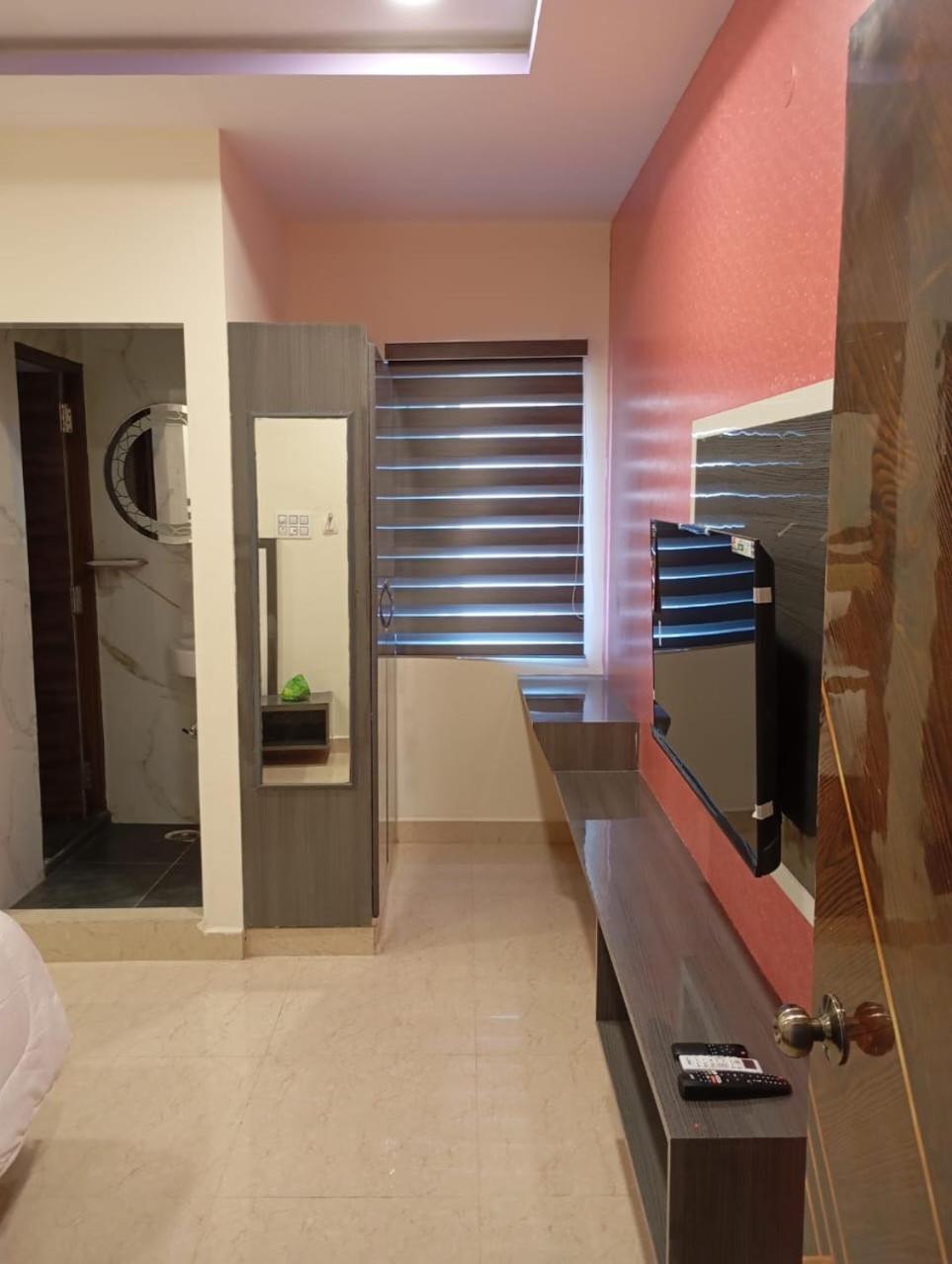 Aadya Inn New Luxury Hotel 티루파티 외부 사진