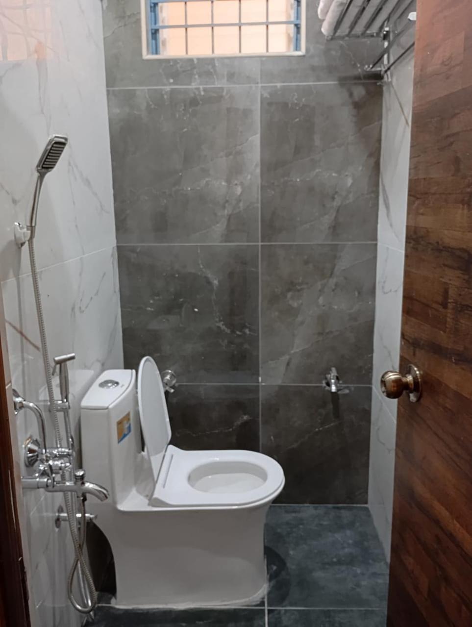 Aadya Inn New Luxury Hotel 티루파티 외부 사진