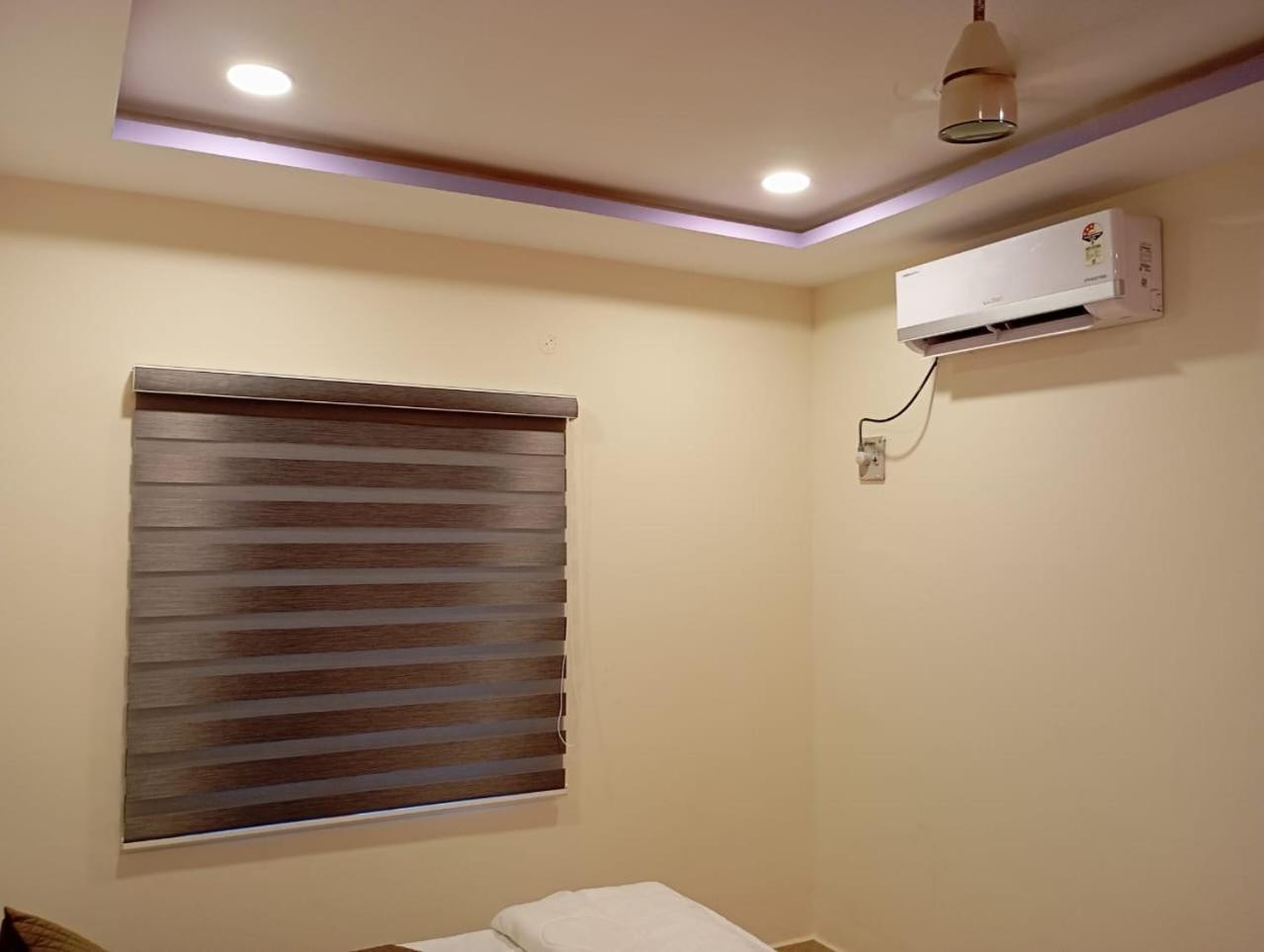 Aadya Inn New Luxury Hotel 티루파티 외부 사진